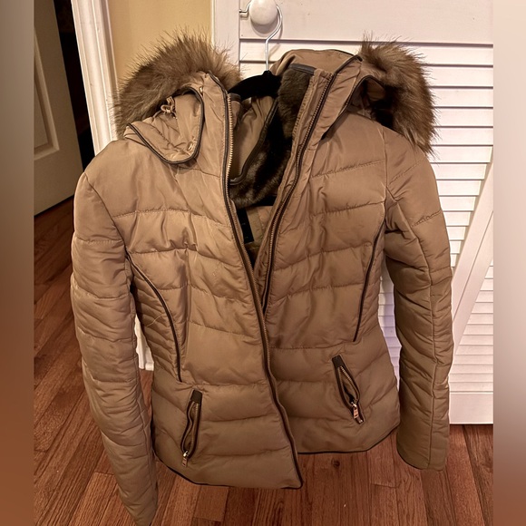 Like new Zara coat - Picture 1 of 2